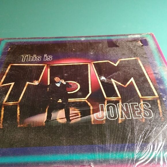 Tom Jones Vinyl Record - Picture 1 of 9